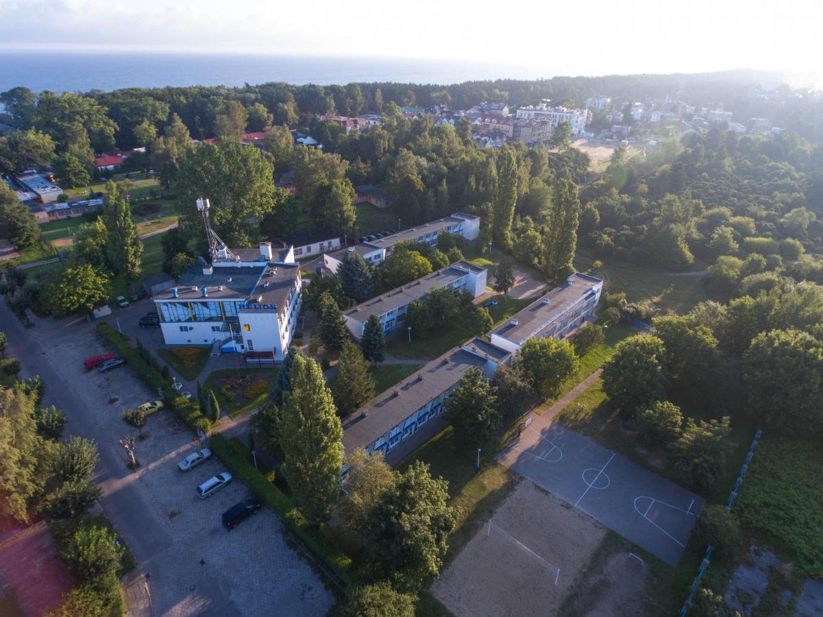 Hôtel Osrodek Wczasowy Helios à Jastrzębia Góra Extérieur photo